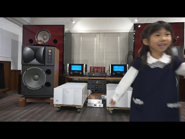 [Old Vid] "Halftime show" My daughter & son dancing in JBL 4430 sound driven by E1-KRS DAC + MC1.2KW