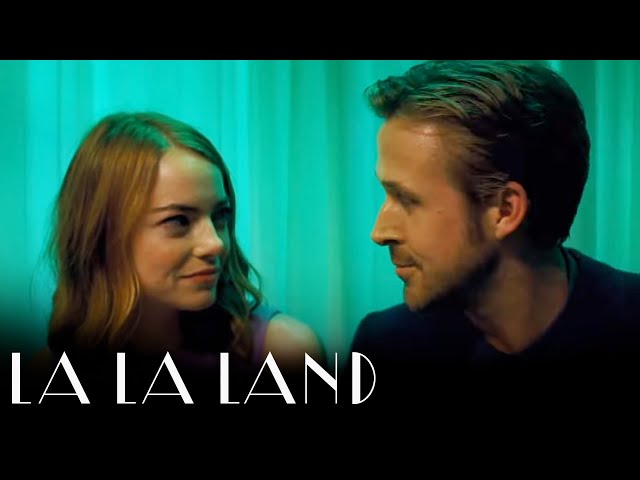 Ryan Gosling & Emma Stone's Chemistry | La La Land Featurette
