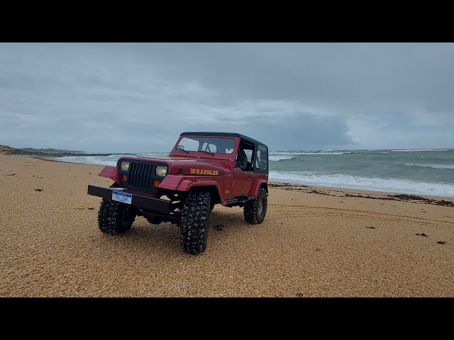 Rochobby Mashigan / Jeep YJ : Lara Seavers à la plage.