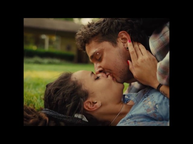 Hippie Lady, and Jake and Star Kiss | American Honey (2016) | 1080p HD