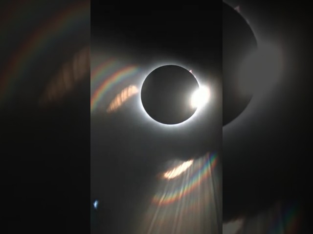 Diamond ring effect during total solar eclipse in Dallas, Texas