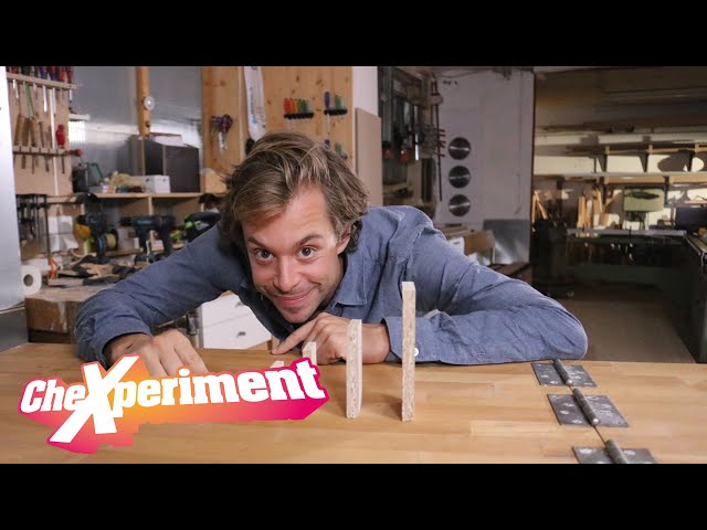 Einen Riesen-Dominostein kippen?! | CheXperiment mit Checker Tobi | Die Entdeckershow