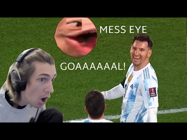 xQc reacts to Messi playing Soccer
