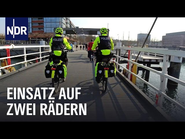 Einsatz auf zwei Rädern in Kiel: Mit der Fahrradpolizei auf Streife | Die Nordreportage | NDR Doku