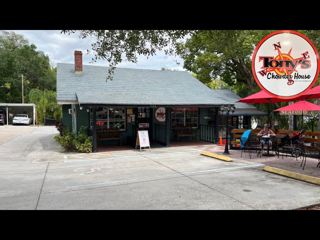 Eating at Tony’s Chowder House Restaurant in Mount Dora, FL | World Champion Cedar Key Clam Chowder