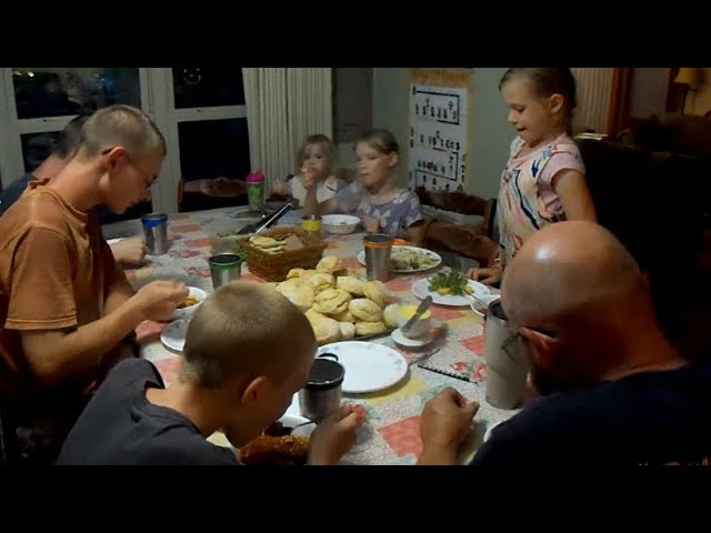 LARGE FAMILY Meals - What We Eat When LIFE FALLS APART!