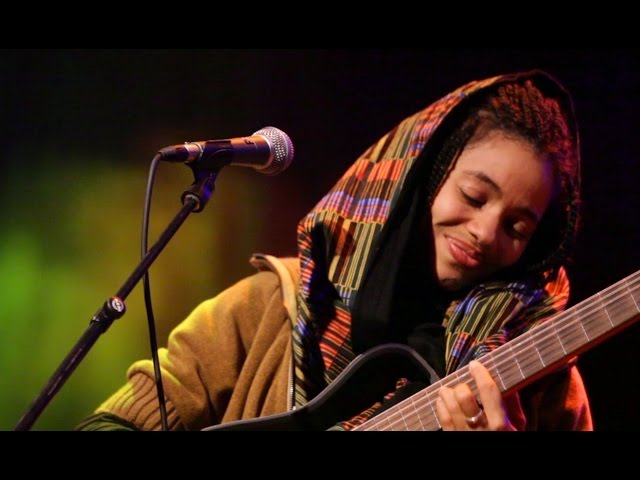 Nneka - Off- & Onstage - My Fairy Tales - Tour 2015 @Jam'in'Berlin (9)