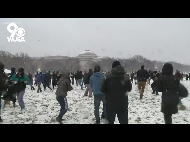 Massive snow ball fight on the National Mall | It's A DC Thing