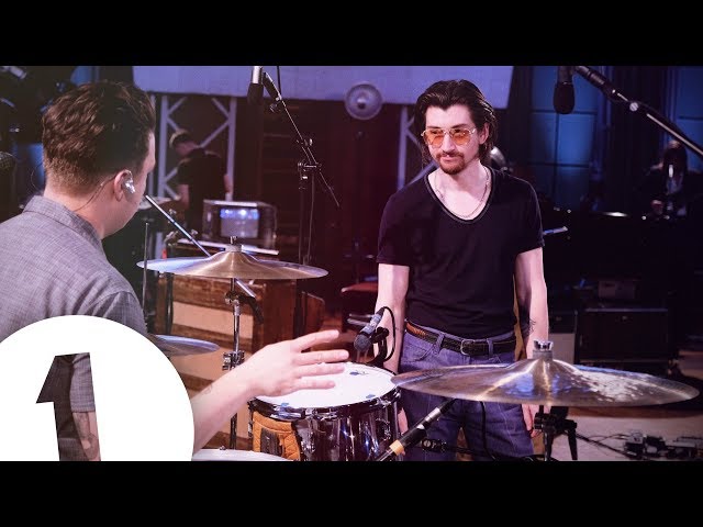 Arctic Monkeys – I Bet You Look Good On The Dancefloor live at Maida Vale