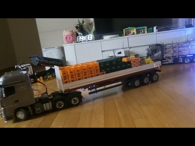 Tamiya truck 1/14 VoLvo fh16 750 a tow truck.Benz Atros+Beer cargo Scania slt 8×8 Driving video