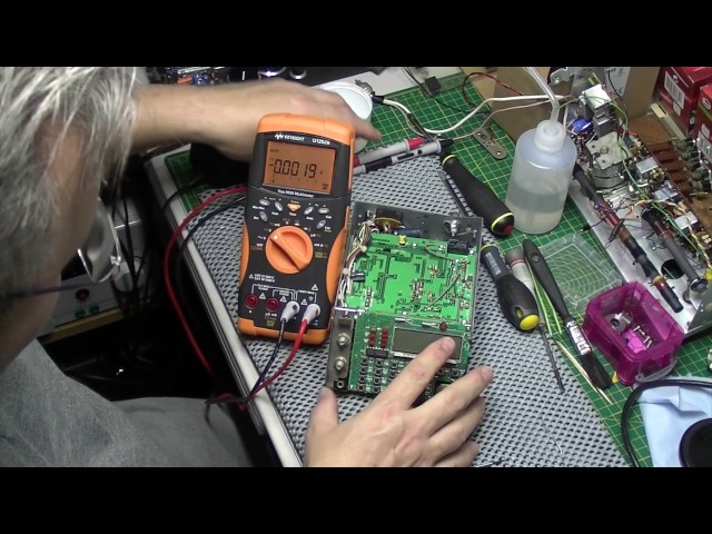 AOR AR3000 communications receiver repair part 1: The battery