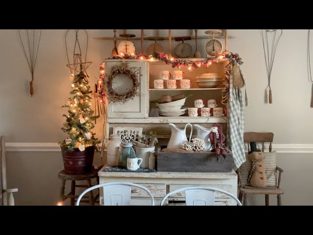 Christmas Home Tour : Take a Tour of This Absolutely Stunning White Cottage Farmhouse *music only*