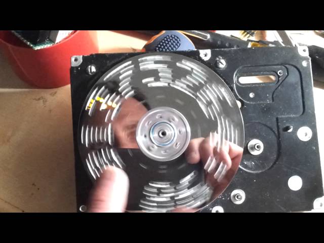 Часы из жесткого диска HDD clock