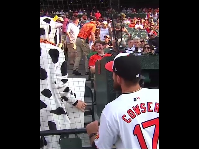 we were moooooved by this 🐮⚾️