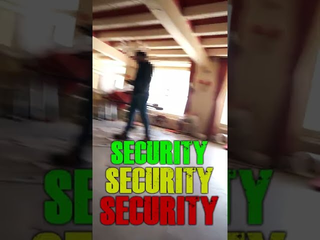 OVERLOOK HOTEL: plötzlich steht Security vor uns - FIRST LOOK 🔎 Lost Place Urbex YouTube Short