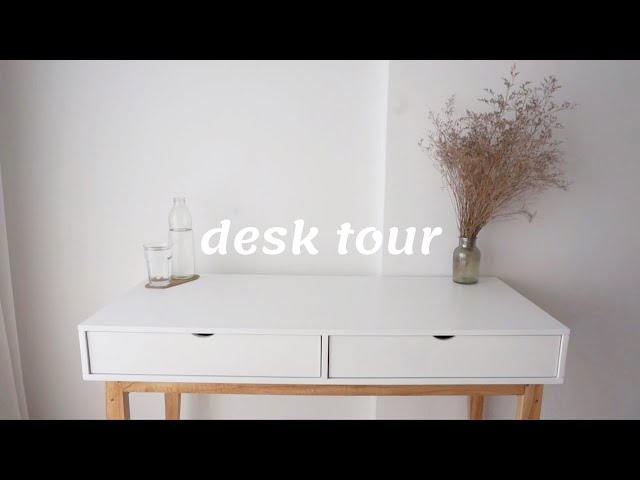 desk tour - student in college