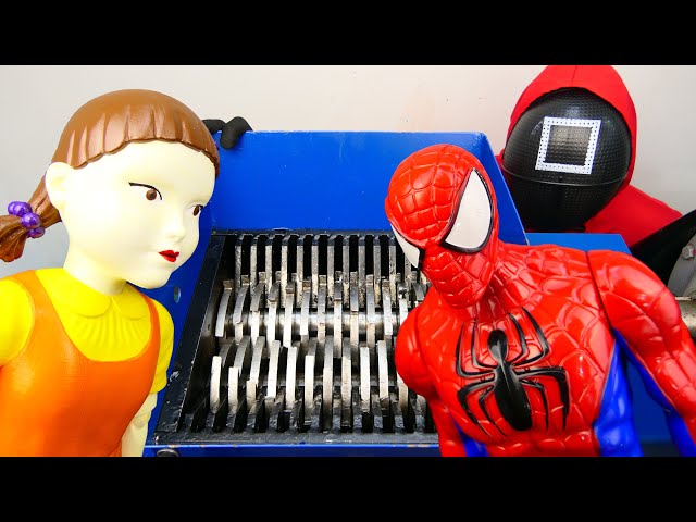 Squid Game Board Game with Shredding Machine & Spiderman!