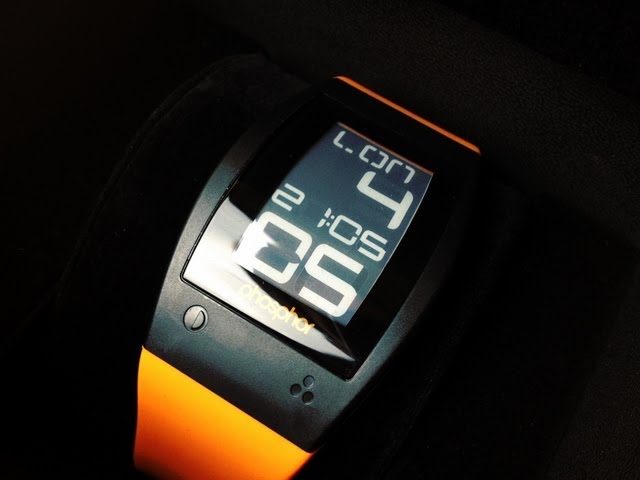 Review and Giveaway: Phosphor World Time Sport E-Ink Watch