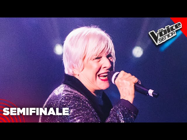 Paola contagia tutti con la sua vitalità cantando Gianni Morandi| The Voice Senior 4 | Semifinale
