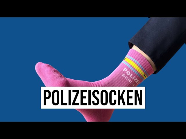 23.03.2024 Berlin Street Fashion: rosa Polizeisocken sind der letzte Schrei!
