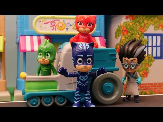 PJ Masks Toys saves Romeo Monkey causes Lab Crash