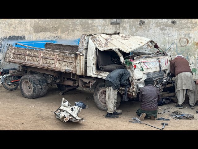 Completely Damaged Hino Truck Repair in a new way / Old Truck Restoration