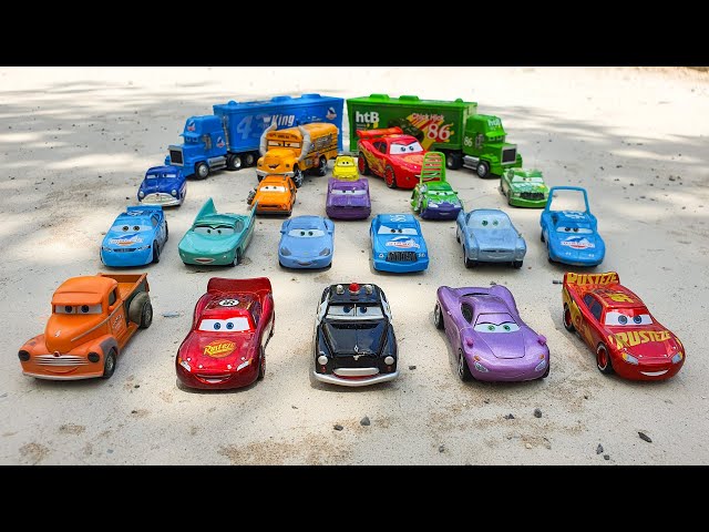 Lightning McQueen Cars: Looking For Disney Pixar Cars In Villas, Natalie Certain,Sally Carrera