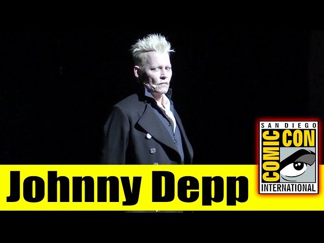 JOHNNY DEPP Surprises Fans at FANTASTIC BEASTS: THE CRIMES OF GRINDELWALD Panel | 2018 Comic Con