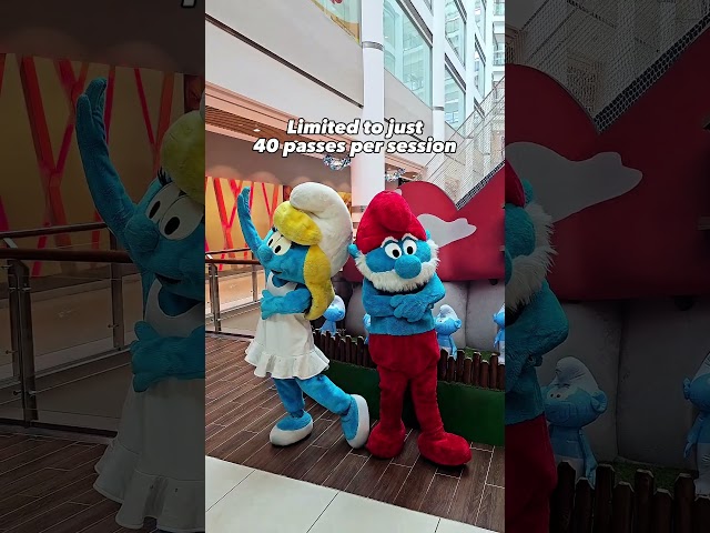 We met SMURFETTE and PAPA SMURF at CITY SQUARE MALL for Christmas!