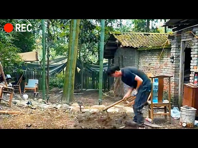 An orphan boy secretly buys an abandoned house and restores it to make his own home