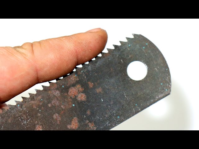 IS IT RADIOACTIVE? Luminous knife from sawblade DIY.