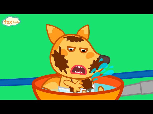 Baby Lucia Needs to take Bath after Funny Chocolate Game. Fox Family Cartoos for Children
