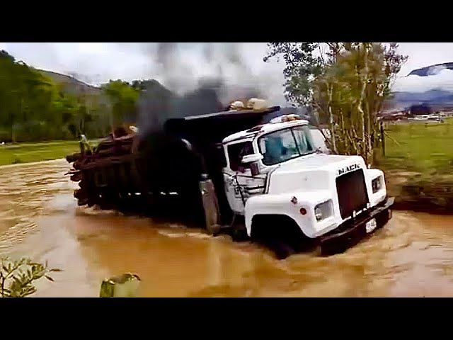 Dangerous Fastest Skills Biggest Logging Wood Truck & Oversize Truck Climbing Crossing Operator