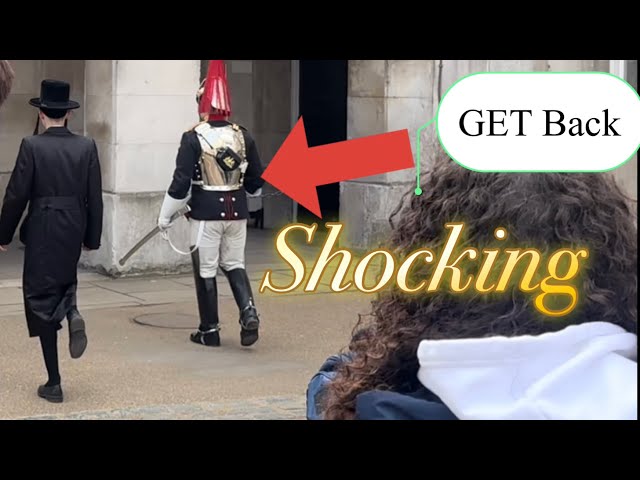 SILLY TOURIST PROVOKED THE King’s guard, What Did Rude Silly Do Behind king’s guard!!!