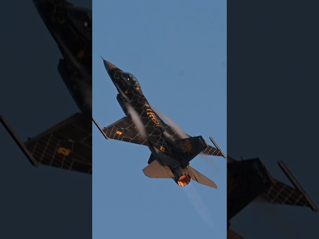 How the F-16 flies at extreme AOA