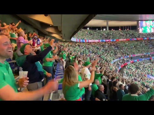 Ireland celebrate win over Scotland with Zombie (The Cranberries) @Stade de France Paris 7-10-2023