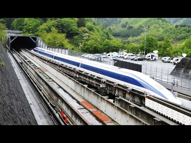 Japan's Maglev Train breaks World Record with 600km/h Speed