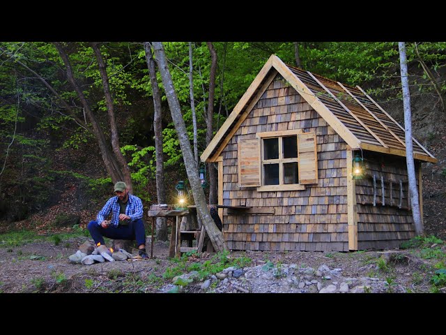 Building a house from pallets by the river. Start to finish
