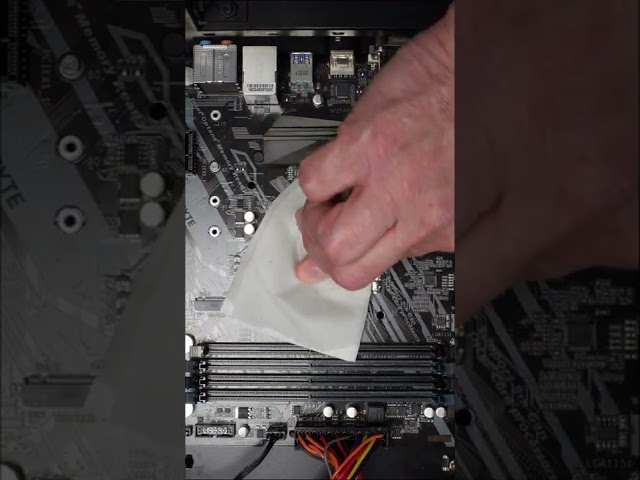 Removing Old CPU Thermal Paste Properly #Shorts