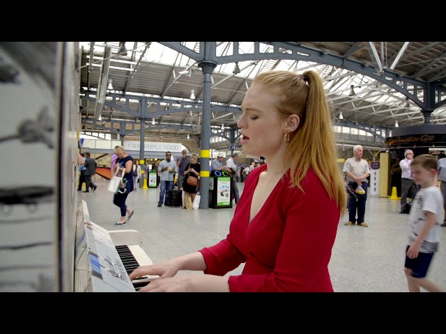 Freya Ridings - Lost Without You (Live at Dublin's Heuston Station)