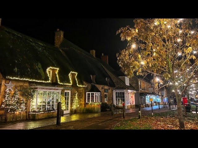 Unveiling Christmas at Twilight in the COTSWOLDS : Rural England's Charm