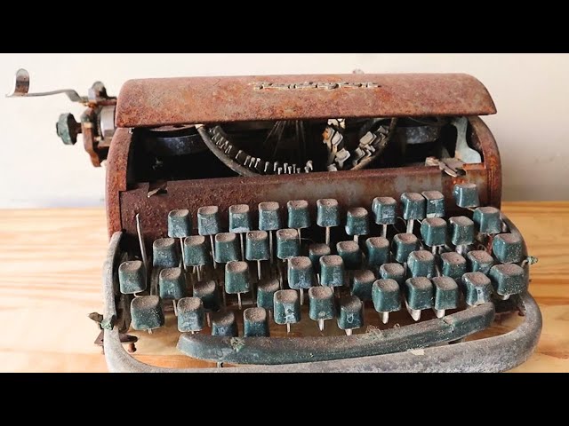 Restoration of an Old Rusty Typewriter (Remington)
