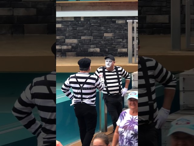 A fan dressed up like Tom | Double mime