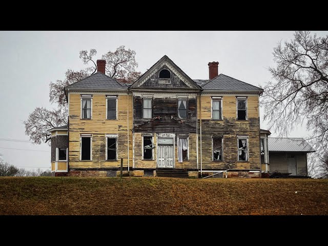 The Breathtaking Abandoned Congressman’s Mansion Down South *Incredible Architecture Inside