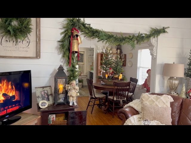 Christmas Home Tour: Enjoy a Wonderful Tour of the Must See Christmas Home!