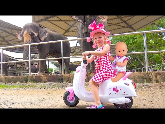 Baby rides and plays at the zoo Funny video for kids