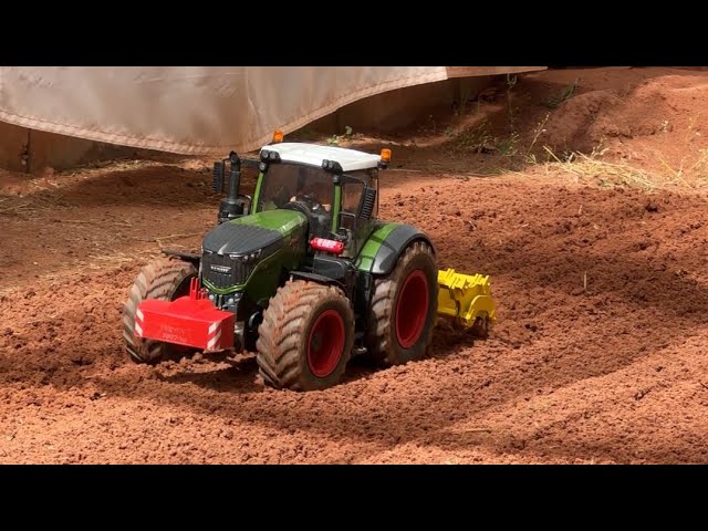 Ml-Tec Fendt 1050 at work with a heavy subsoiler and cultivator
