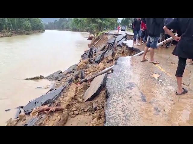 Flooding, landslides kill dozens in West Sumatra | REUTERS