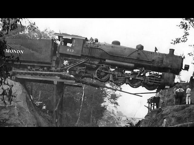 On the Edge of Disaster: Vintage Train Wrecks in Stunning Detail