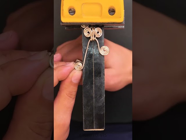 A simple yet unique way of braiding a bracelet 😍